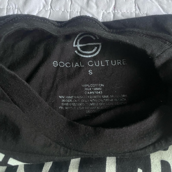 Whistler crop Tee - Picture 2 of 2